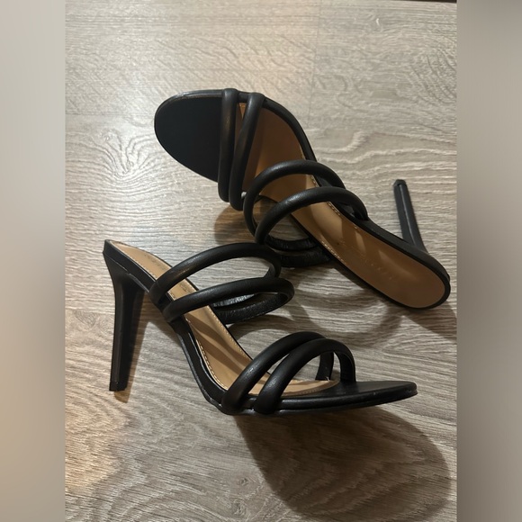 NEW Shoedazzle Shakala Slip On Heeled Sandal - Picture 3 of 4